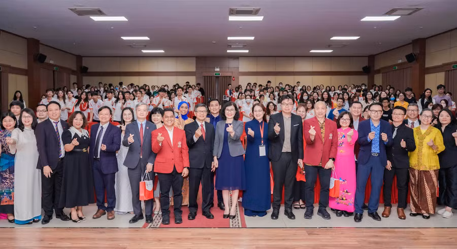 Hội thảo thu hút đông đảo các nhà khoa học, nghiên cứu giáo dục đến từ trong và ngoài nước.