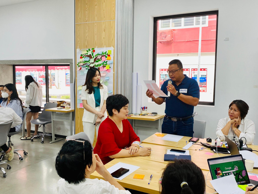 Các học viên trao đổi tại khóa học Các học viên trao đổi tại khóa học