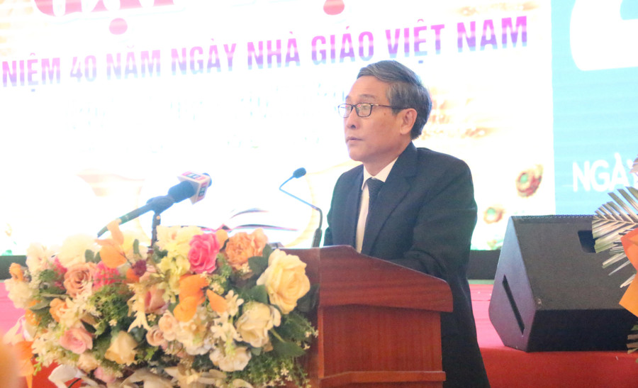 Ông Lê Duy Định, Giám đốc Sở GD&amp;ĐT Gia Lai phát biểu tại Lễ kỷ niệm 40 năm ngày Nhà giáo Việt Nam 20/11.