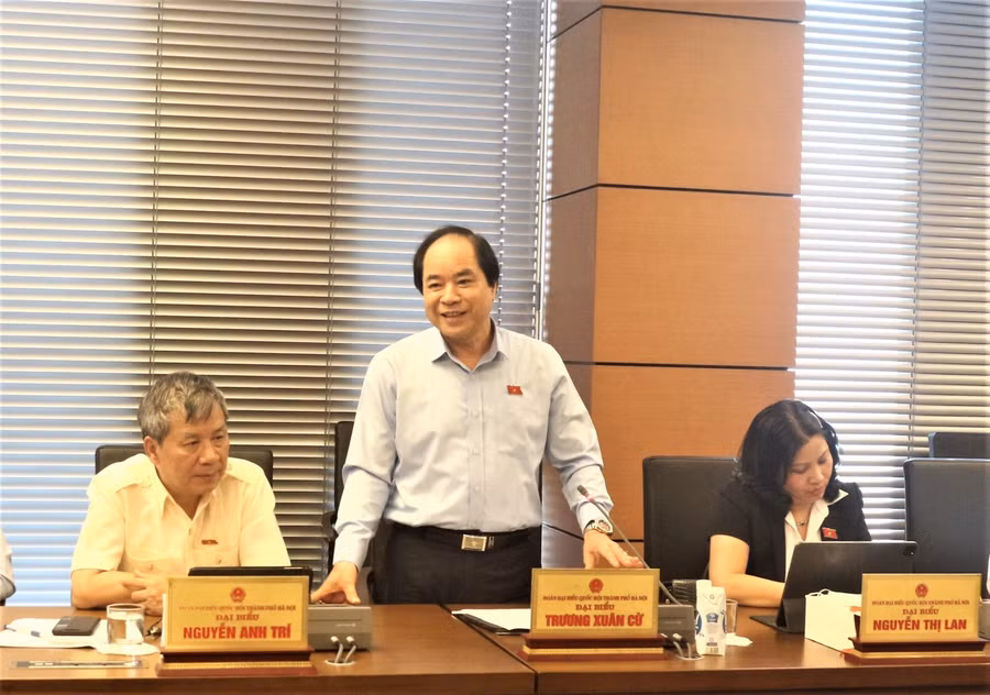 Đại biểu Trương Xuân Cừ (đoàn thành phố Hà Nội) phát biểu tại thảo luận tổ