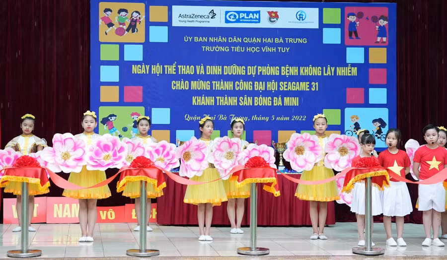 Học sinh hát múa mừng thành công SEA Games 31 ảnh 2