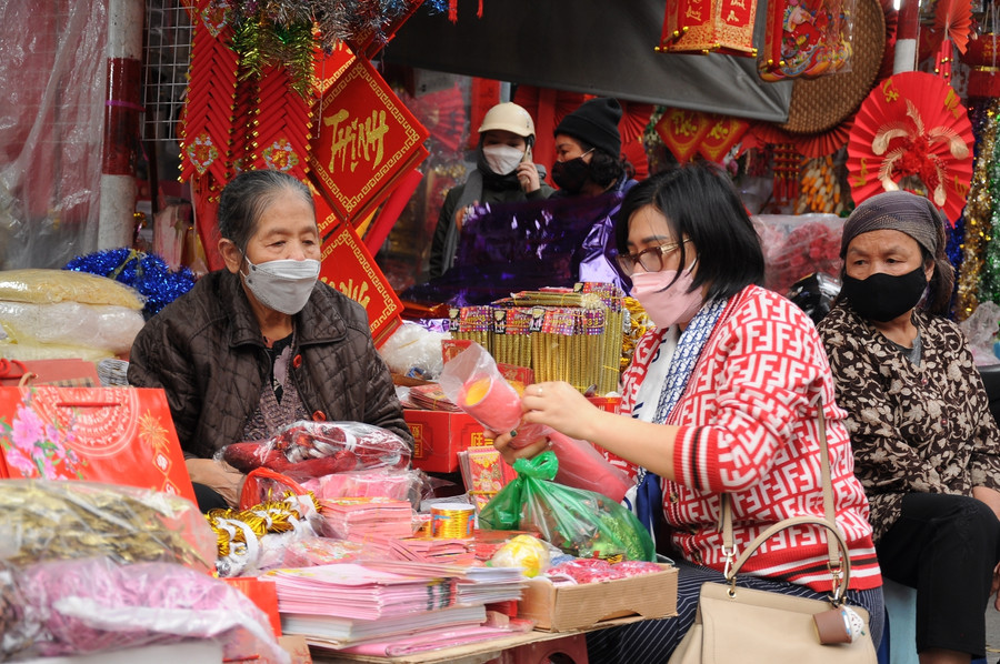 Người Việt ta quan niệm quanh năm chỉ có một ngày Tết, thế nên, dù thời buổi dịch bệnh, kinh tế khó ngăn nhưng mỗi nhà vẫn cố gắng chăm chút cho một cái Tết đủ đầy.