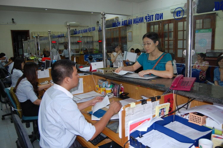 Đủ tuổi về hưu nhưng không đủ năm đóng BHXH có được hưởng trợ cấp thất nghiệp?