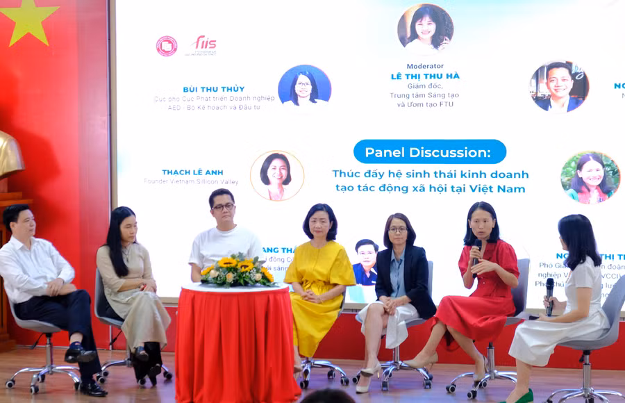 Các đại biểu đến từ doanh nghiệp, trường đại học, trung tâm ươm tạo tham luận tại Hội thảo