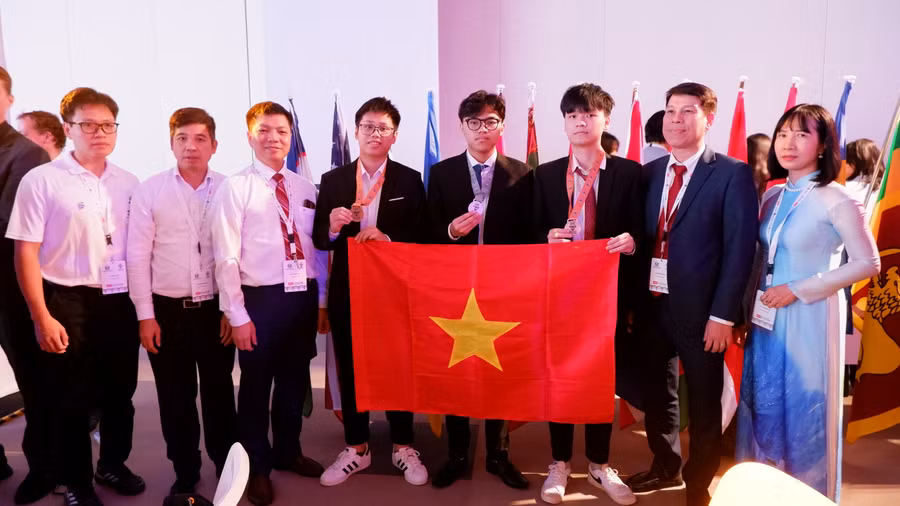 Quyết tâm của các thầy cô giáo và thí sinh của đoàn HS giỏi môn Sinh học VIệt Nam ngày ra quân.