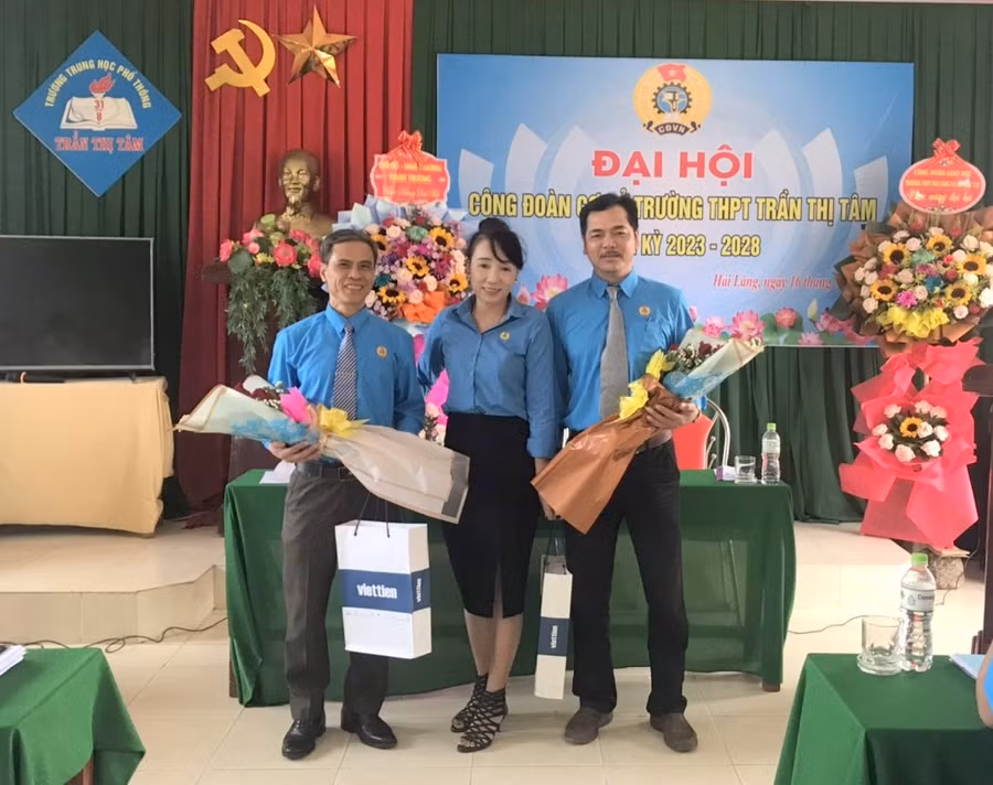 Cô giáo Nguyễn Thị Thu Hạnh được bầu làm Chủ tịch công đoàn nhiệm kỳ mới.