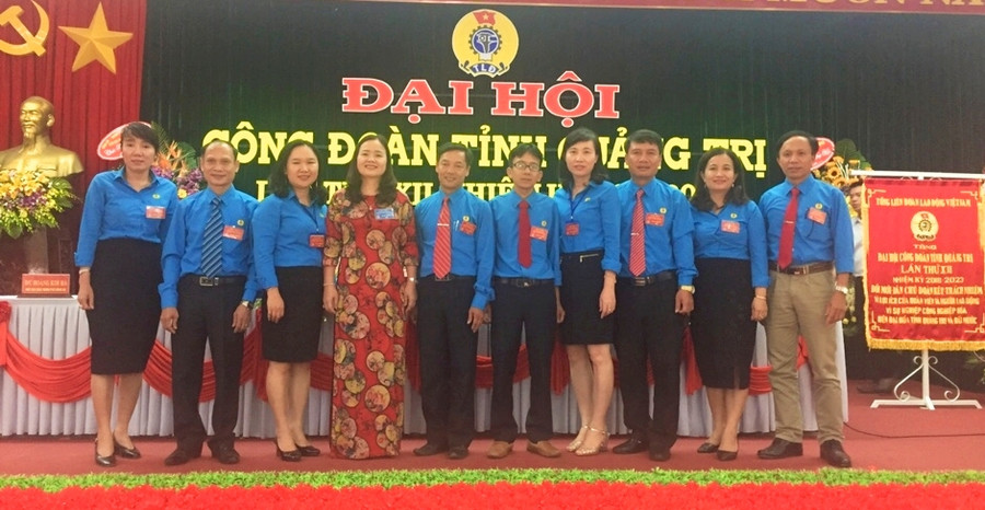 Đội ngũ cán bộ Sở GD&amp;ĐT Quảng Trị và các nhà giáo tham gia Đại hội Công đoàn tỉnh Quảng Trị.