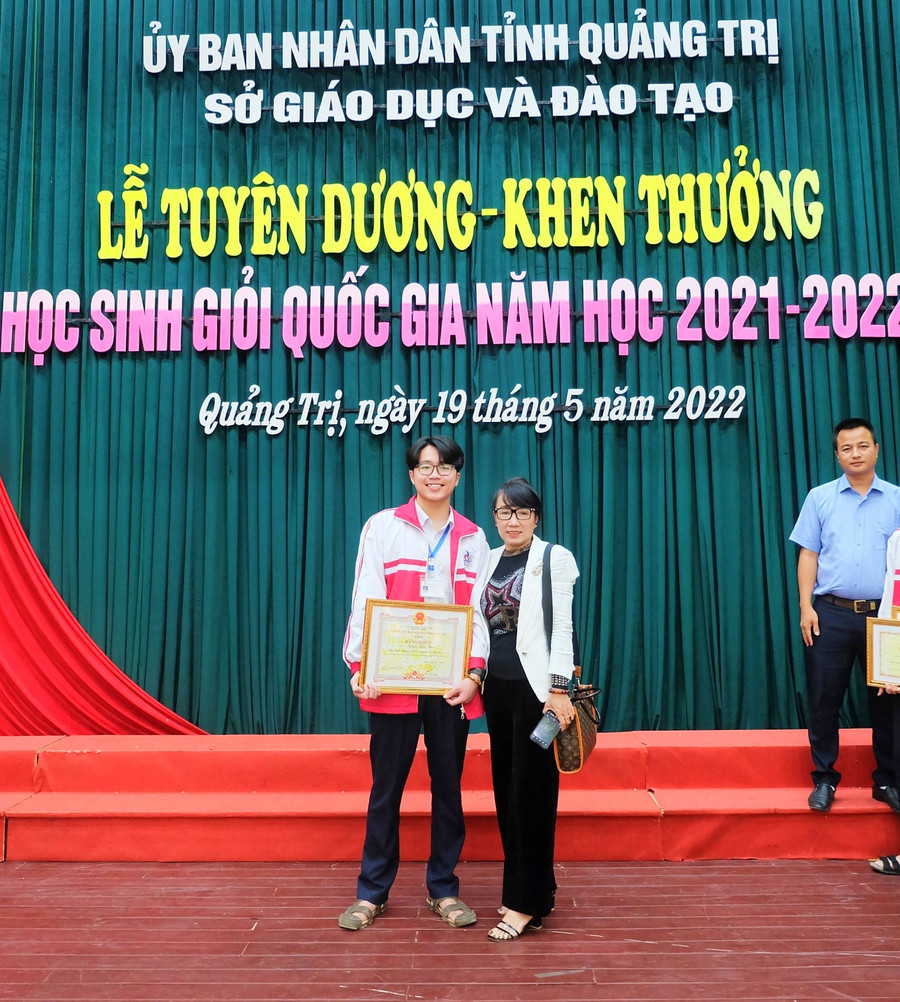 Em Nguyễn Thiện Nhân 3 năm liền đạt danh hiệu Học sinh giỏi quốc gia.