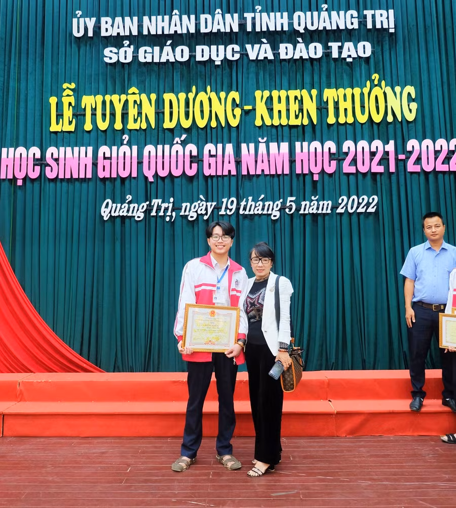 Em Nguyễn Thiện Nhân 3 năm liền đạt danh hiệu Học sinh giỏi quốc gia.