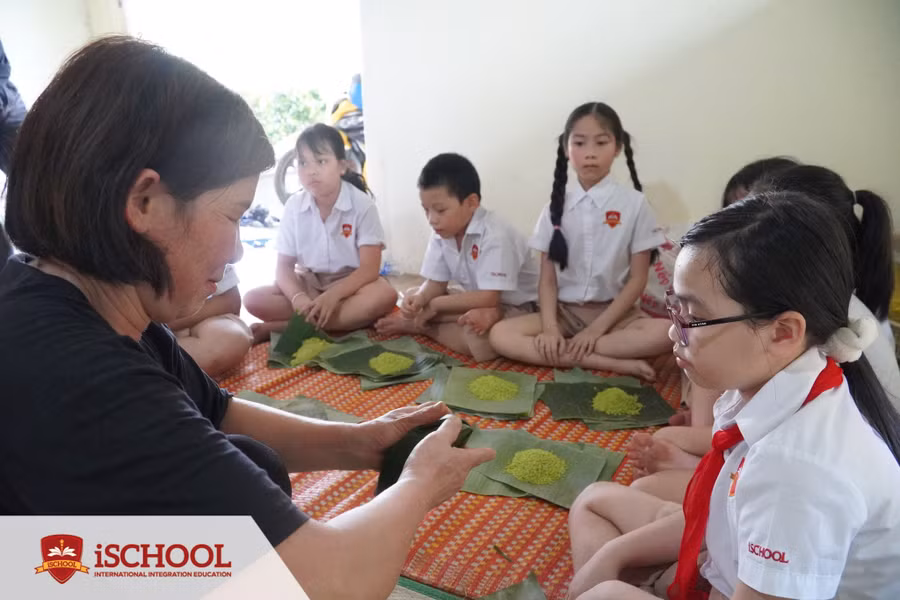 Học tập ngoài không gian lớp học là phương pháp đổi mới, giúp học sinh nâng cao kiến thức, hiểu biết về cuộc sống. Học tập ngoài không gian lớp học là phương pháp đổi mới, giúp học sinh nâng cao kiến thức, hiểu biết về cuộc sống.