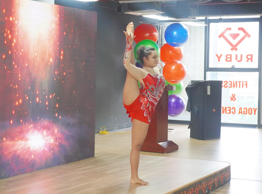 Nữ hoàng Yoga Anjali.