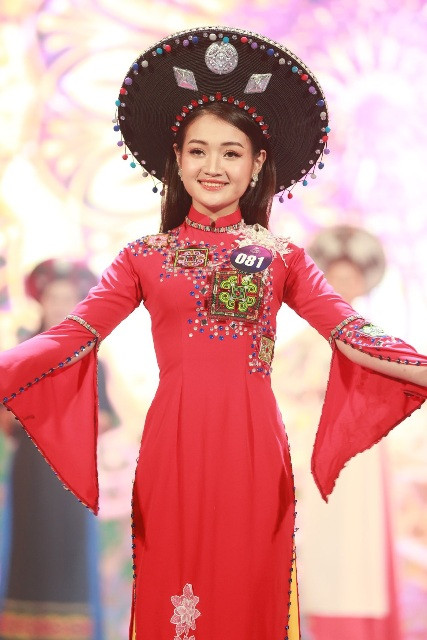 Danh hiệu Người đẹp xứ Mường thứ 2 được trao cho thí sinh Bùi Thị Nụ.