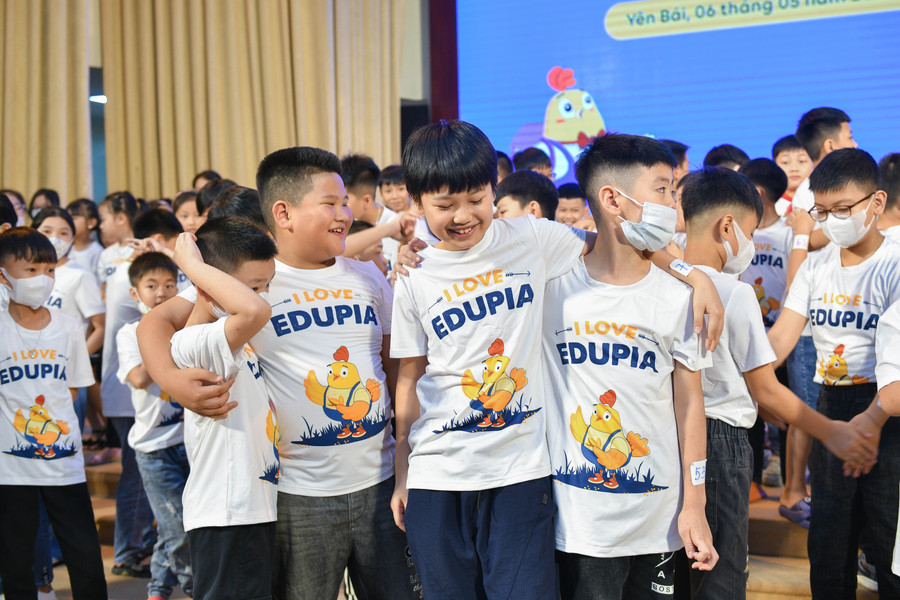 Vòng thi đặc biệt “Vì Yên Bái giỏi Tiếng Anh” cấp Tiểu học năm học 2022-2023 được tổ chức nhằm trang bị cho học sinh kiến thức, kỹ năng tiếng Anh thích ứng với thời kỳ hội nhập quốc tế. Vòng thi đặc biệt “Vì Yên Bái giỏi Tiếng Anh” cấp Tiểu học năm học 2022-2023 được tổ chức nhằm trang bị cho học sinh kiến thức, kỹ năng tiếng Anh thích ứng với thời kỳ hội nhập quốc tế.