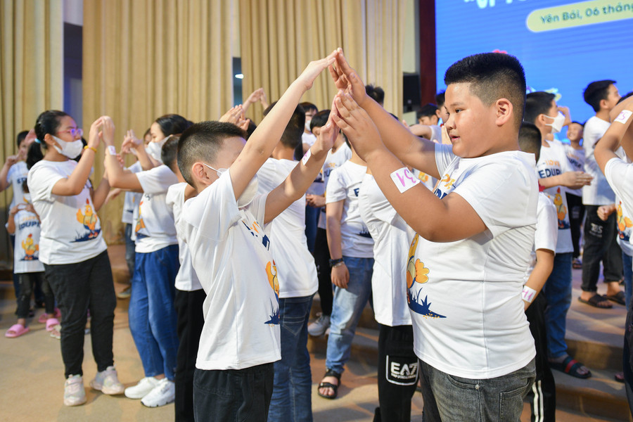 Vòng thi đặc biệt “Vì Yên Bái giỏi Tiếng Anh” cấp Tiểu học năm học 2022-2023 được tổ chức nhằm trang bị cho học sinh kiến thức, kỹ năng tiếng Anh thích ứng với thời kỳ hội nhập quốc tế. Vòng thi đặc biệt “Vì Yên Bái giỏi Tiếng Anh” cấp Tiểu học năm học 2022-2023 được tổ chức nhằm trang bị cho học sinh kiến thức, kỹ năng tiếng Anh thích ứng với thời kỳ hội nhập quốc tế.