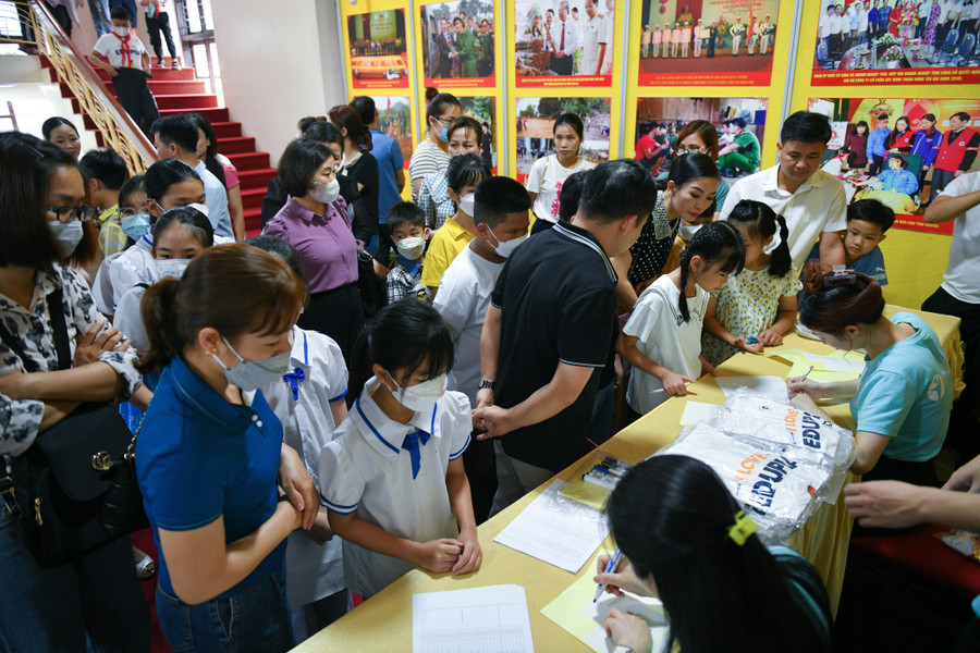 Sau 3 vòng thi, vượt qua gần 8.000 thí sinh tham dự, 108 học sinh đã xuất sắc bước vào vòng thi Đặc Biệt. Sau 3 vòng thi, vượt qua gần 8.000 thí sinh tham dự, 108 học sinh đã xuất sắc bước vào vòng thi Đặc Biệt.