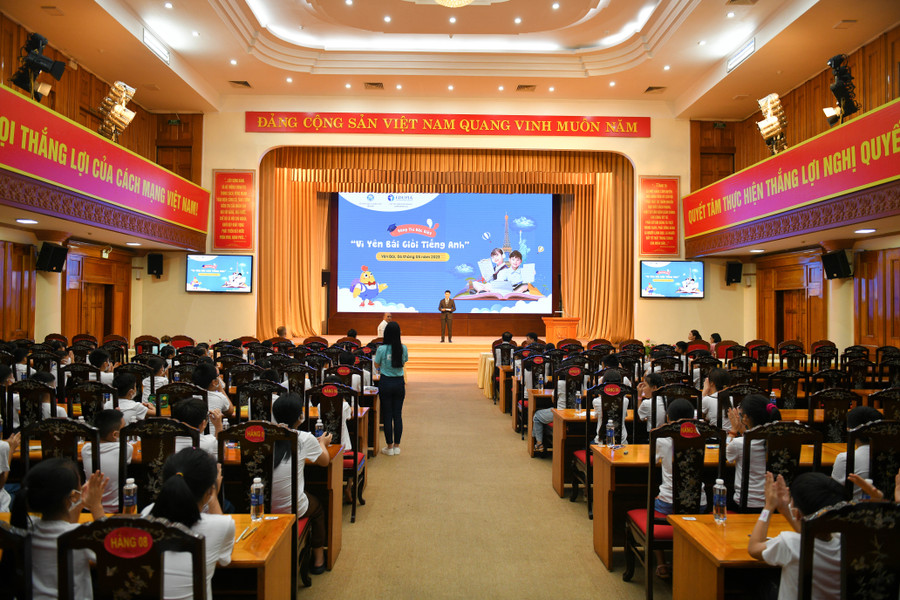 Toàn cảnh vòng thi đặc biệt Vì Yên Bái giỏi tiếng Anh năm 2023. Toàn cảnh vòng thi đặc biệt Vì Yên Bái giỏi tiếng Anh năm 2023.