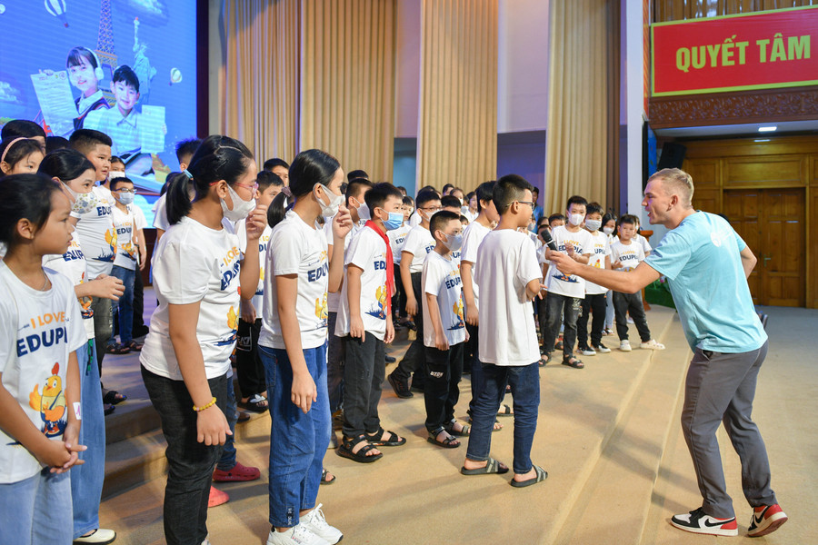 Vòng thi đặc biệt “Vì Yên Bái giỏi Tiếng Anh” cấp Tiểu học năm học 2022-2023 được tổ chức nhằm trang bị cho học sinh kiến thức, kỹ năng tiếng Anh thích ứng với thời kỳ hội nhập quốc tế. Vòng thi đặc biệt “Vì Yên Bái giỏi Tiếng Anh” cấp Tiểu học năm học 2022-2023 được tổ chức nhằm trang bị cho học sinh kiến thức, kỹ năng tiếng Anh thích ứng với thời kỳ hội nhập quốc tế.