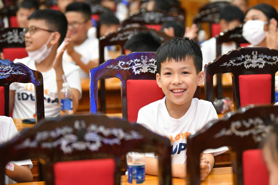 Đây cũng là ngày hội tiếng Anh giúp các em được tham gia nhiều hoạt động bổ ích, lý thú, rinh về những phần quà bất ngờ, từ đó vun đắp tình yêu và hứng thú học ngoại ngữ. Đây cũng là ngày hội tiếng Anh giúp các em được tham gia nhiều hoạt động bổ ích, lý thú, rinh về những phần quà bất ngờ, từ đó vun đắp tình yêu và hứng thú học ngoại ngữ.