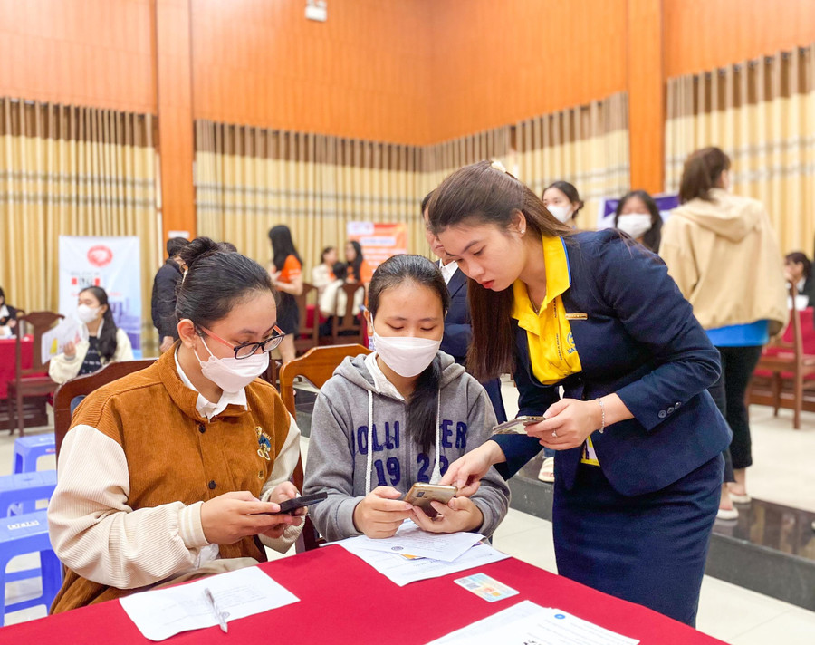 Ngân hàng Nam Á Bank hướng dẫn sinh viên đăng ký thực tập sinh và phỏng vấn tuyển dụng.
