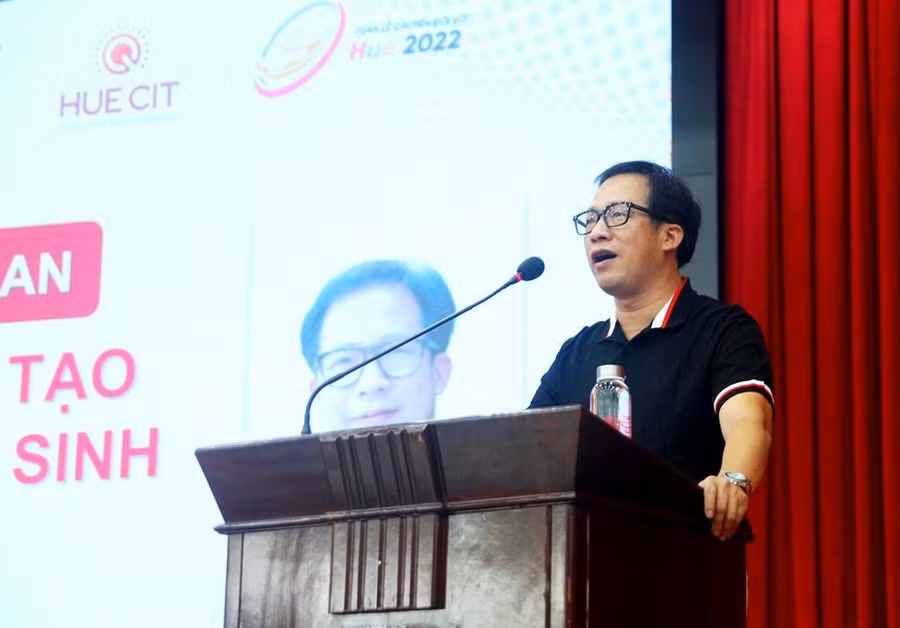 Giám đốc Đại học Huế - PGS.TS. Lê Anh Phương giới thiệu về nhiều tiềm năng của nhân lực Đại học Huế.