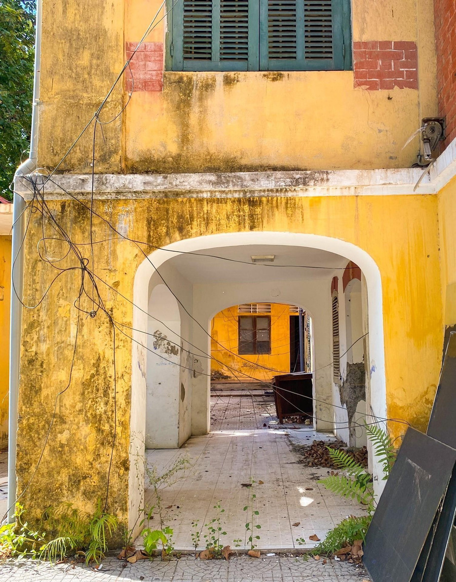 Khối nhà biệt thự này khá lớn với nhiều đường nét, chi tiết và cấu kiện. Khối nhà biệt thự này khá lớn với nhiều đường nét, chi tiết và cấu kiện.