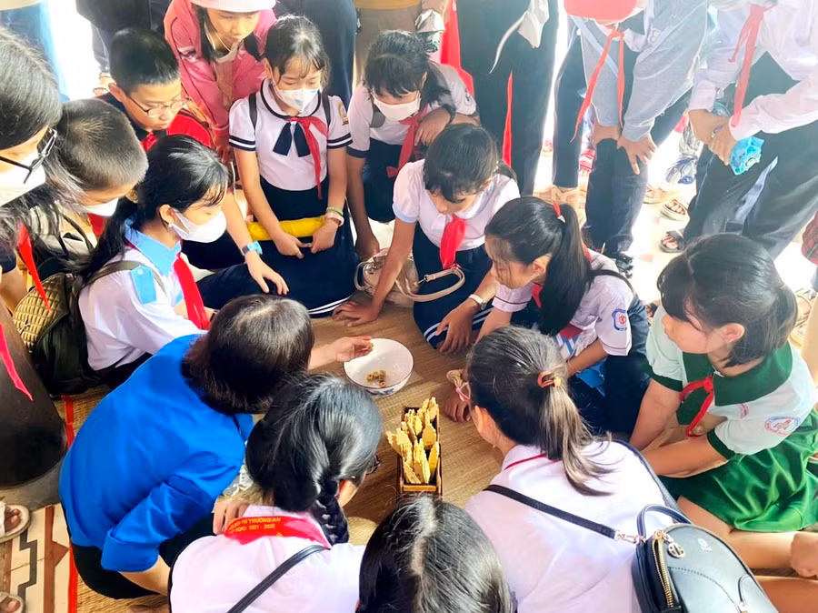 Những trò chơi cung đình xưa được các em tìm hiểu, giúp ích cho kiến thức văn hóa sau này.