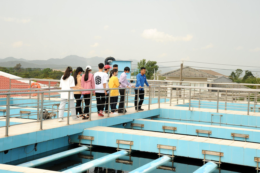 Các em học sinh trường THPT Vinh Lộc thực tế tại Nhà máy nước sạch Quảng Tế tại TP Huế. Các em học sinh trường THPT Vinh Lộc thực tế tại Nhà máy nước sạch Quảng Tế tại TP Huế.