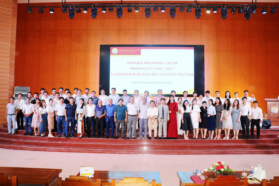 Nhà trường có nhiều phòng thực hành, hội trường, phòng hội thảo, phòng làm việc, thư viện, trung tâm thông tin thư viện. Có 26 phòng học từ 50-100 chỗ và 14 phòng học từ 100-200 chỗ. Trong thời gian tới sẽ xây dựng các hệ thống phòng học thông minh, phòng học đa phương tiện, nhà ở chuyên gia và giảng viên thỉnh giảng. Nhà trường có nhiều phòng thực hành, hội trường, phòng hội thảo, phòng làm việc, thư viện, trung tâm thông tin thư viện. Có 26 phòng học từ 50-100 chỗ và 14 phòng học từ 100-200 chỗ. Trong thời gian tới sẽ xây dựng các hệ thống phòng học thông minh, phòng học đa phương tiện, nhà ở chuyên gia và giảng viên thỉnh giảng.
