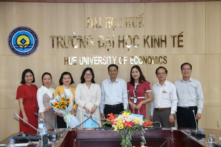 Lãnh đạo nhà trường và Tổ chức giáo dục quốc tế IIG Việt Nam thỏa thuận nhiều điểm hợp tác trong lĩnh vực tiếng Anh và Tin học, góp phần phát triển nguồn nhân lực chất lượng cao.