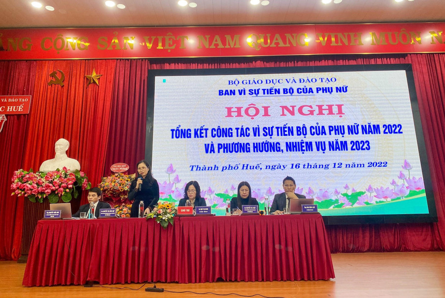 Việc thực hiện bình đẳng giới, vì sự tiến bộ của phụ nữ được Hội nghị quan tâm làm rõ và nêu nhiều giải pháp thực hiện. Việc thực hiện bình đẳng giới, vì sự tiến bộ của phụ nữ được Hội nghị quan tâm làm rõ và nêu nhiều giải pháp thực hiện.