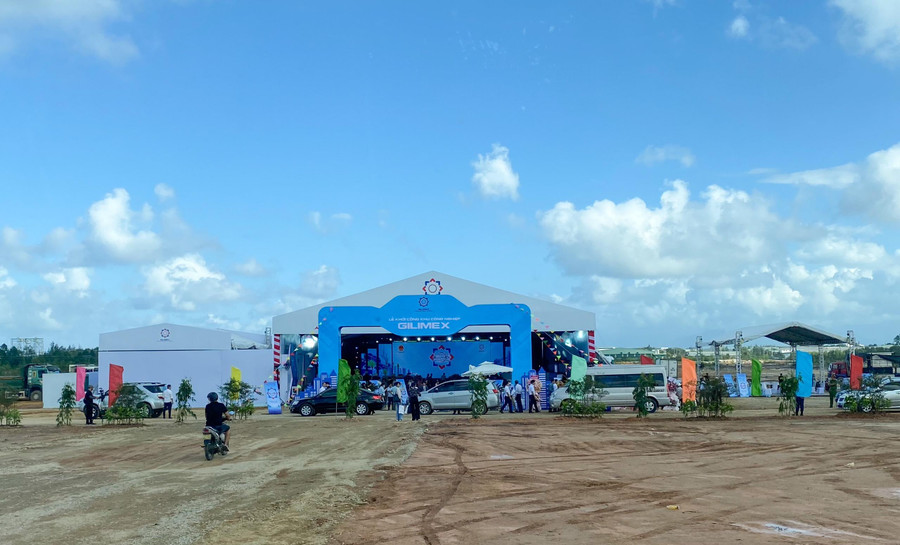 Lễ khởi công dự án Gilimex tại phường Phú Bài, thị xã Hương Thủy, tỉnh Thừa Thiên - Huế. Lễ khởi công dự án Gilimex tại phường Phú Bài, thị xã Hương Thủy, tỉnh Thừa Thiên - Huế.