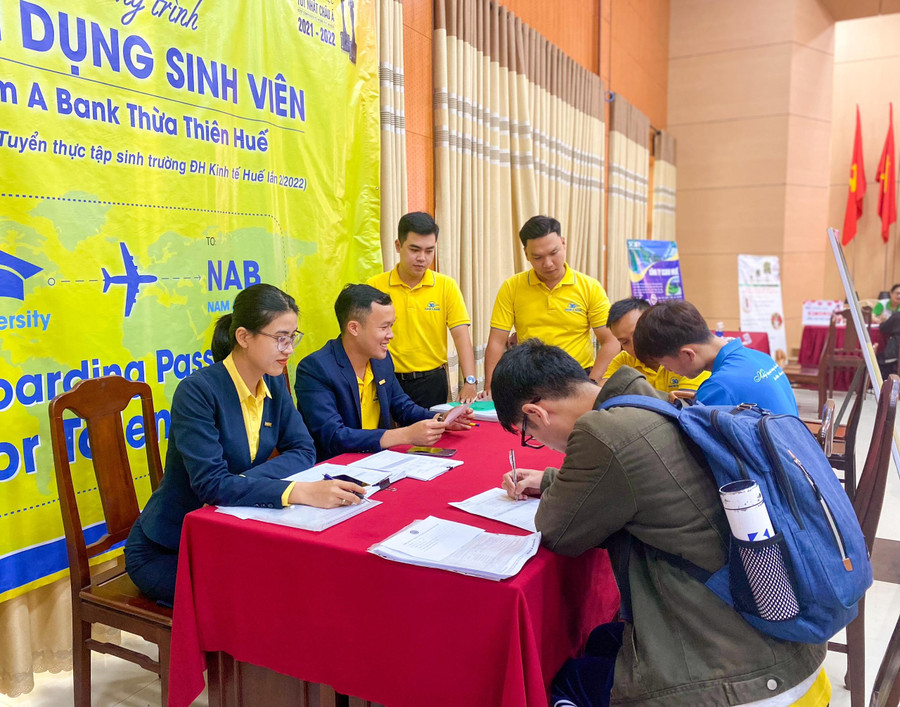 Không khí ngày hội diễn ra vui vẻ.