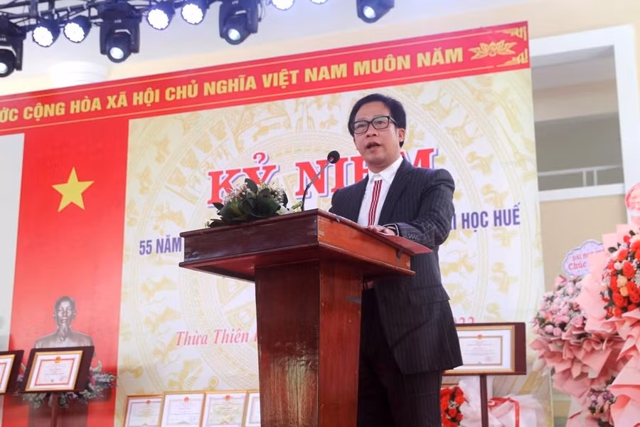 PGS.TS. Lê Anh Phương - Giám đốc ĐH Huế phát biểu chúc mừng nhà trường.