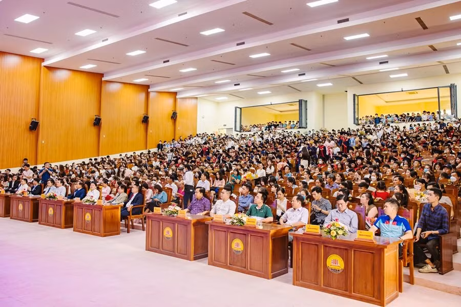 Trường Đại học Luật, Đại học Huế có các trang thiết bị cơ sở vật chất hiện đại, đáp ứng tốt việc dạy và học, thực hành của thầy và trò trong thời đại mới.