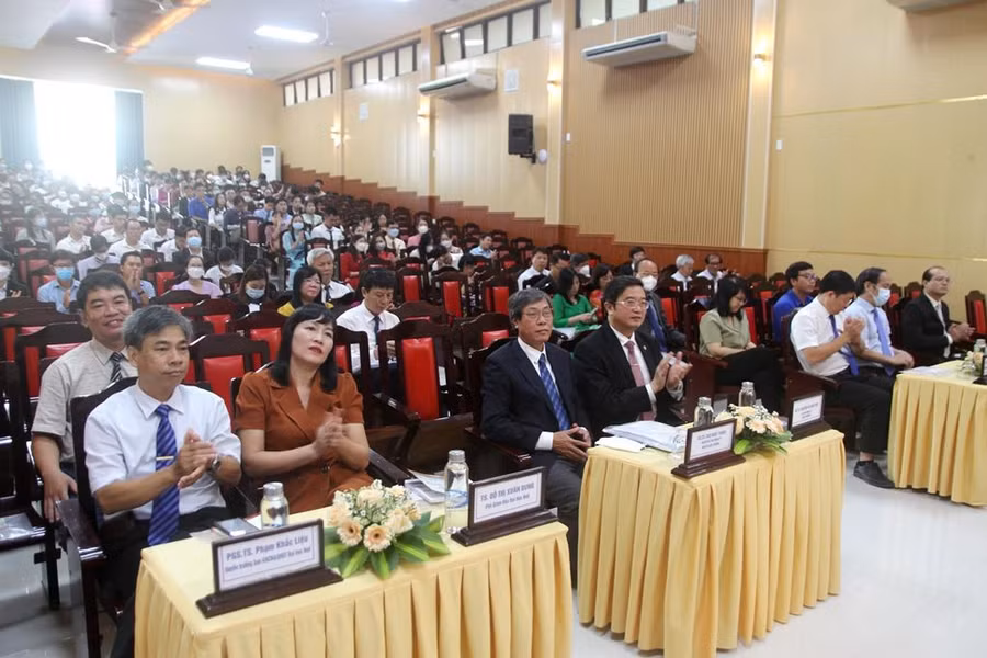 Các đại biểu tham dự Hội nghị.