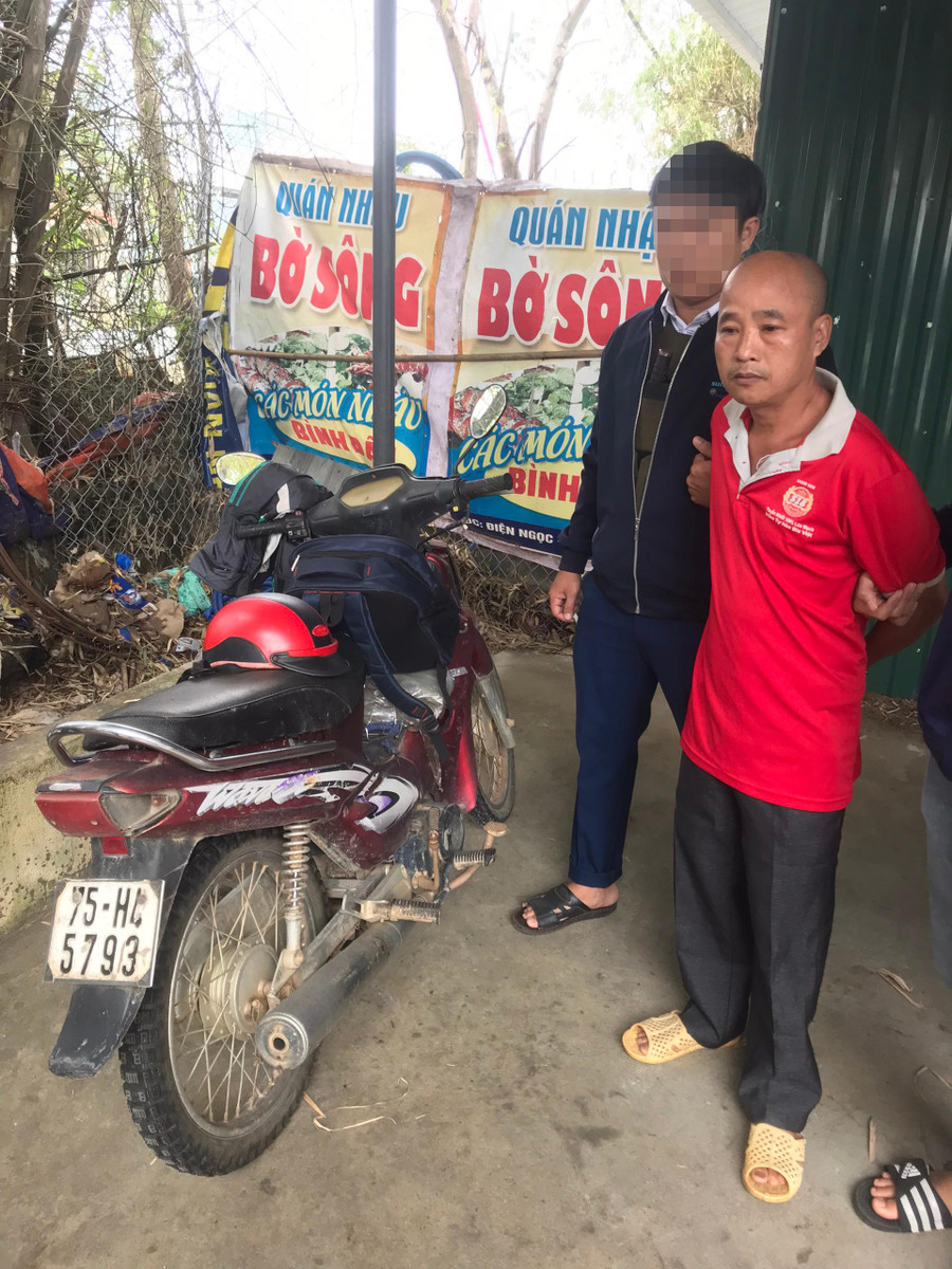 Đối tượng Đồng và chiếc xe máy của nạn nhân y lấy để tẩu thoát vào nam.