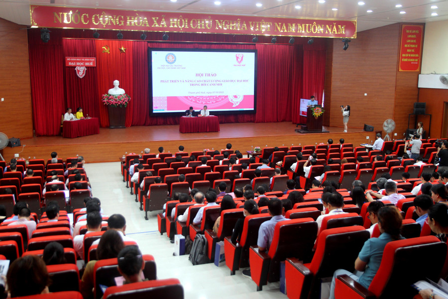 Hội thảo khoa học quốc gia “Phát triển và nâng cao chất lượng giáo dục đại học trong bối cảnh mới” có tầm quan trọng và bức thiết khi giáo dục đại học đang thoát dần khỏi mô hình truyền thống để có thể đáp ứng các đòi hỏi của cuộc cách mạng công nghiệp lần thứ tư (Ảnh: Đại Dương). Hội thảo khoa học quốc gia “Phát triển và nâng cao chất lượng giáo dục đại học trong bối cảnh mới” có tầm quan trọng và bức thiết khi giáo dục đại học đang thoát dần khỏi mô hình truyền thống để có thể đáp ứng các đòi hỏi của cuộc cách mạng công nghiệp lần thứ tư (Ảnh: Đại Dương).