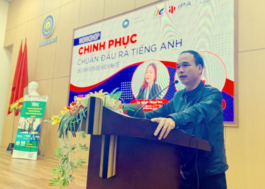 ThS Nguyễn Phạm Bảo Quý – Tổ trưởng Tổ Hỗ trợ sinh viên và Quan hệ doanh nghiệp, Trường ĐH Kinh tế, ĐH Huế phát biểu tại chương trình. ThS Nguyễn Phạm Bảo Quý – Tổ trưởng Tổ Hỗ trợ sinh viên và Quan hệ doanh nghiệp, Trường ĐH Kinh tế, ĐH Huế phát biểu tại chương trình.