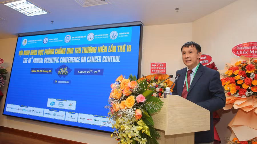 GS.TS. Phạm Như Hiệp - Giám đốc Bệnh viện Trung ương Huế, Chủ tịch Hội Ung thư tỉnh Thừa Thiên - Huế phát biểu khai mạc Hội nghị khoa học phòng chống ung thư thường niên – Huế lần thứ 10, năm 2022. 