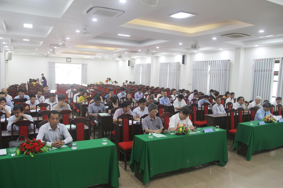 Nhiều nhà khoa học về tham dự Hội nghị. Nhiều nhà khoa học về tham dự Hội nghị.
