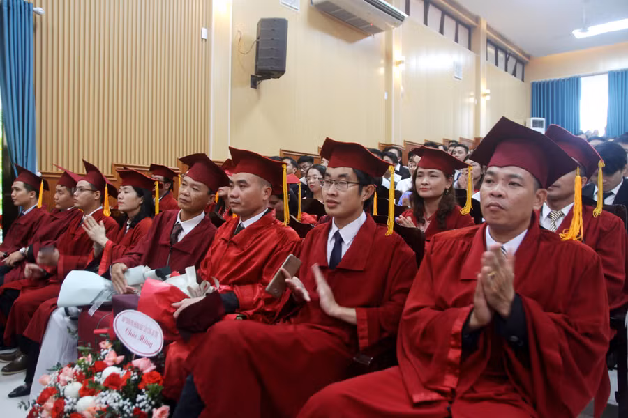 Các học viên tốt nghiệp chuyên khoa cấp 1 khóa 2020-2022 tại Trường Đại học Y - Dược, Đại học Huế tại Lễ tốt nghiệp. 