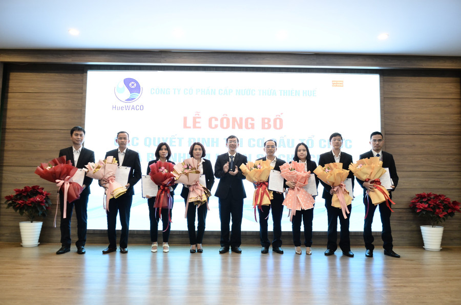 Công ty Cổ phần Cấp nước Thừa Thiên Huế (HueWACO) tổ chức Lễ công bố các quyết định tái cơ cấu tổ chức và bổ nhiệm nhân sự chủ chốt.