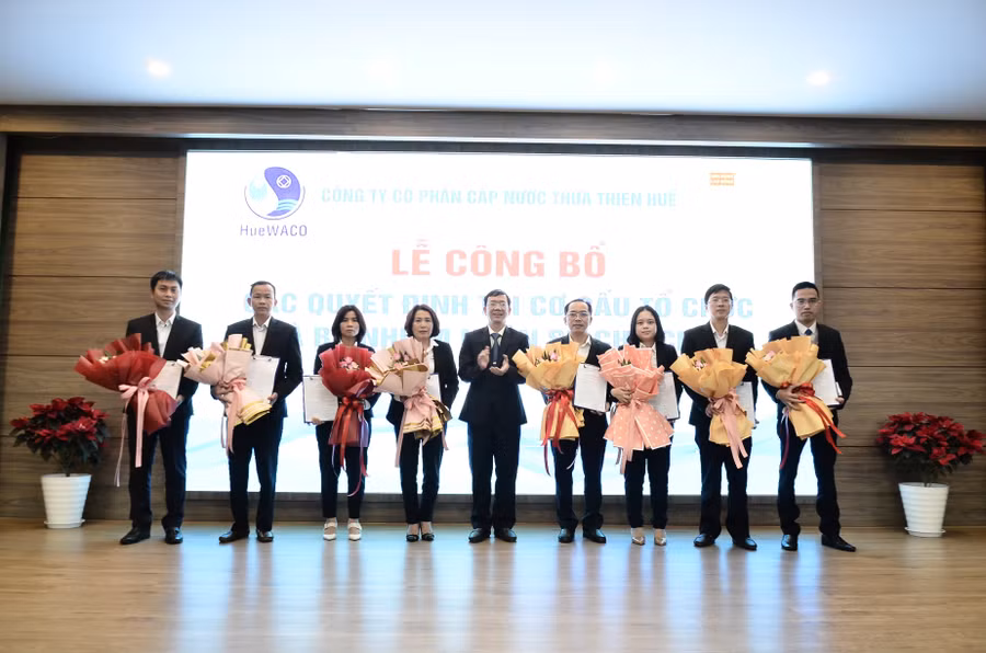 Công ty Cổ phần Cấp nước Thừa Thiên Huế (HueWACO) tổ chức Lễ công bố các quyết định tái cơ cấu tổ chức và bổ nhiệm nhân sự chủ chốt.