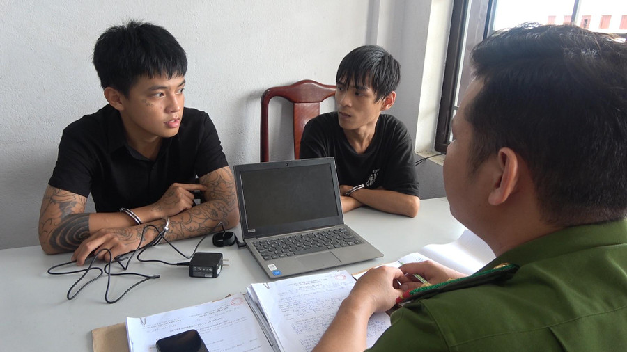 Nhiều vụ trộm tài sản được "cặp đôi" Phi và Phước thực hiện trên địa bàn TP Huế. Nhiều vụ trộm tài sản được "cặp đôi" Phi và Phước thực hiện trên địa bàn TP Huế.