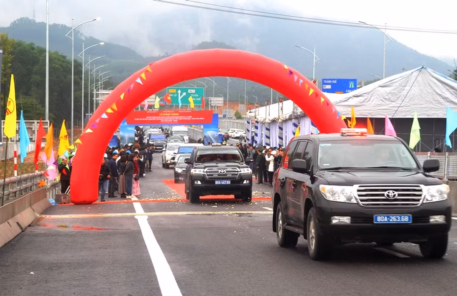 Thông xe tuyến cao tốc Cam Lộ - La Sơn.