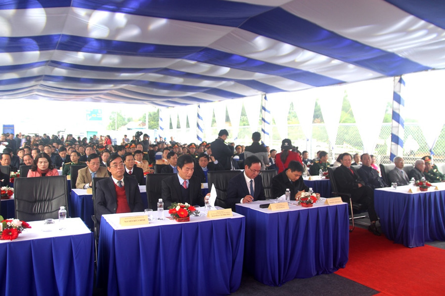 Các đại biểu, lãnh đạo Bộ Giao thông Vận tải và 2 tỉnh Quảng Trị, Thừa Thiên - Huế tại buổi lễ. Các đại biểu, lãnh đạo Bộ Giao thông Vận tải và 2 tỉnh Quảng Trị, Thừa Thiên - Huế tại buổi lễ.