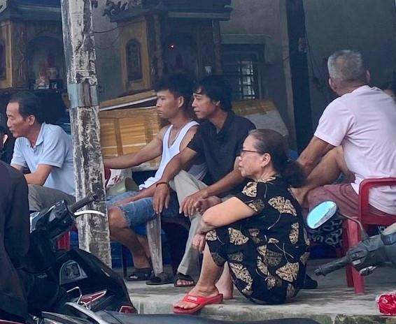 Hàng xóm vẫn chưa hết bàng hoàng trước sự ra đi của 2 cháu nhỏ và thai phụ.