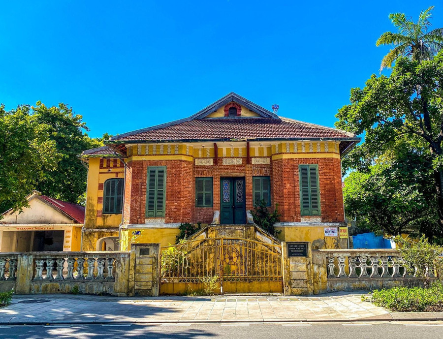 Chính diện ngôi biệt thự nhìn từ đường Lê Lợi (Ảnh: Hoàng Hải). Chính diện ngôi biệt thự nhìn từ đường Lê Lợi (Ảnh: Hoàng Hải).