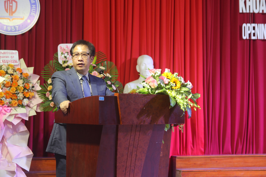 PGS.TS. Lê Anh Phương, Giám đốc ĐH Huế, Hiệu trưởng Trường ĐH Sư phạm, ĐH Huế phát biểu khai mạc. PGS.TS. Lê Anh Phương, Giám đốc ĐH Huế, Hiệu trưởng Trường ĐH Sư phạm, ĐH Huế phát biểu khai mạc.
