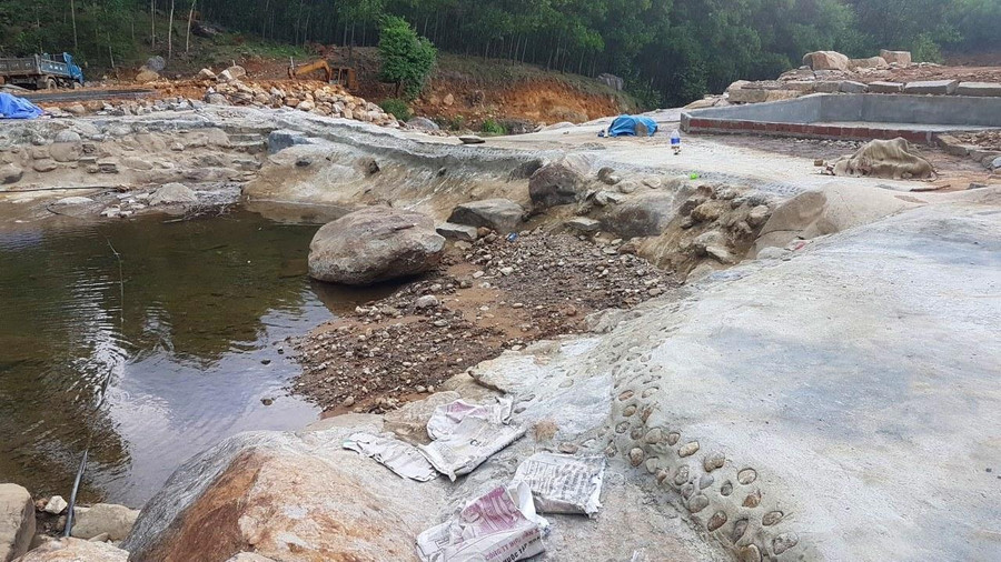 Các hạng mục hồ bơi gần hoàn thành tại khu vực thác Cây Sen, xã Lộc Hòa. Các hạng mục hồ bơi gần hoàn thành tại khu vực thác Cây Sen, xã Lộc Hòa.